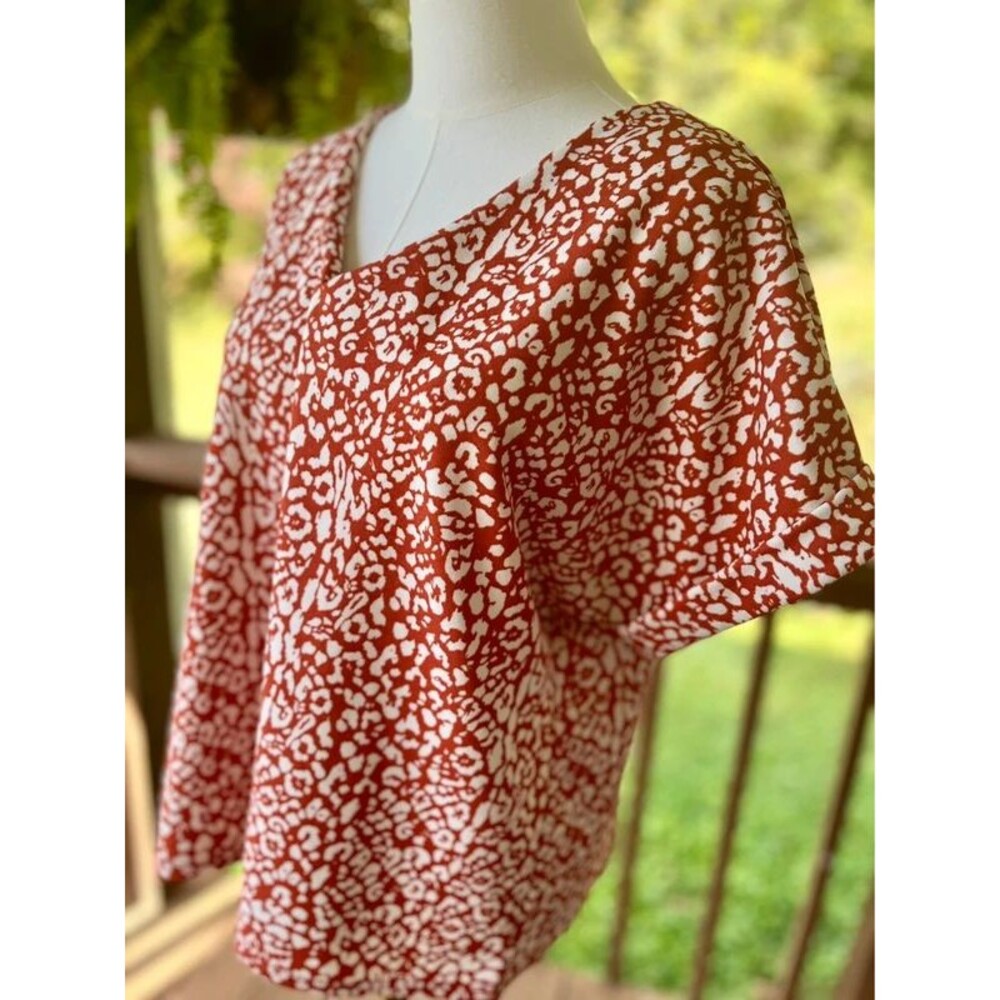 Melloday Large Rust Ivory Abstract Floral V-Neck Flutter Sleeve Blouse - Picture 5 of 7